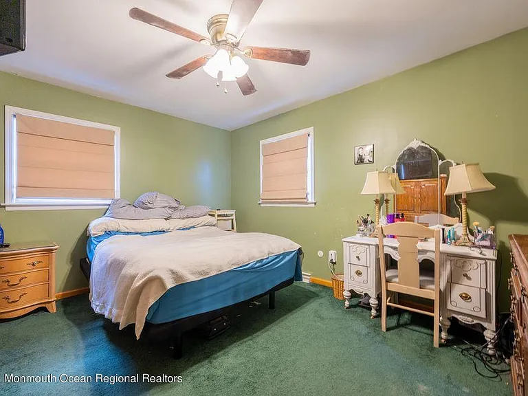 1016 Dove St — Photo 4