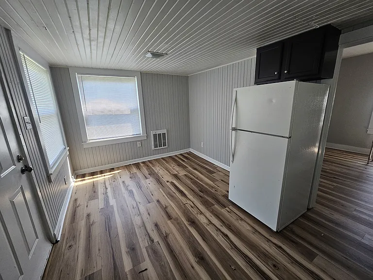 1611 College Farm Rd — Photo 3