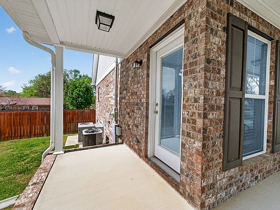 5th image of 961 Fairlane Dr