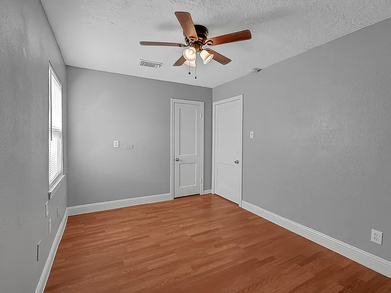 606 Burke Rd — Photo 17