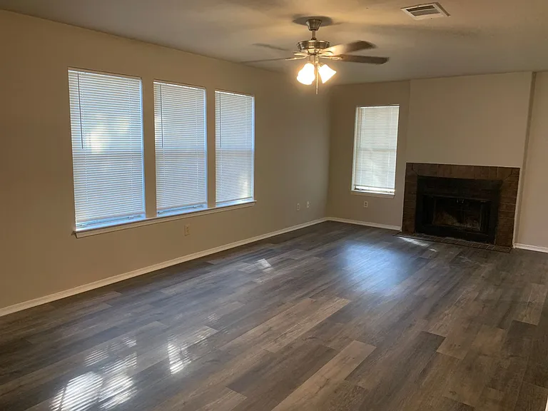 2328 Melissa Dr — Photo 2