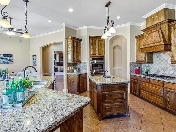 4th image of 8044 Willow Ln