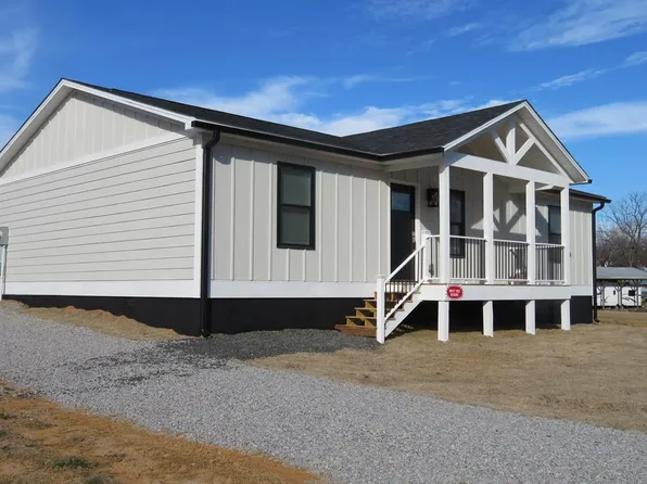 300 W Watts St, Gretna, VA 24557