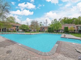 320 South St APT 4D, Morristown, NJ 07960