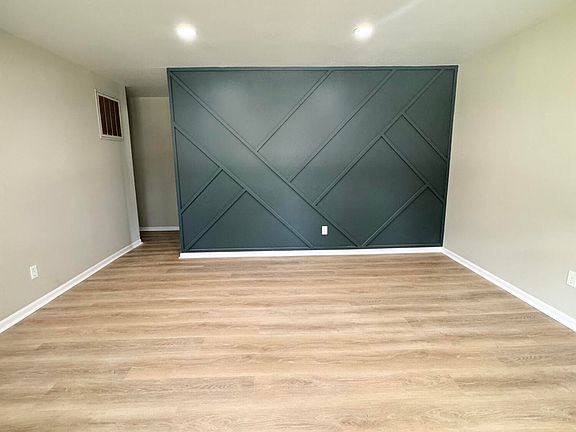 3rd image of 390 Lahonda Dr