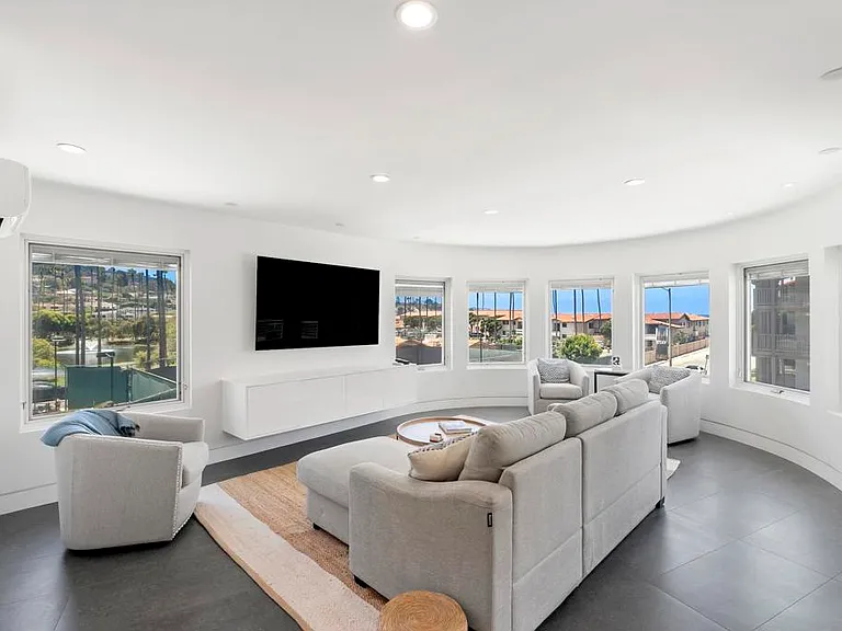 2110 Avenida De La Playa #C — Photo 3
