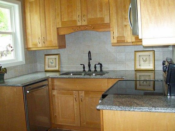 3rd image of 1105 Stewart Dr