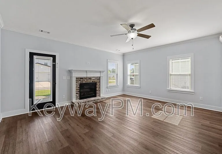 2217 Laurens St — Photo 8
