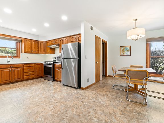 4th image of 1602 Brittany Ln