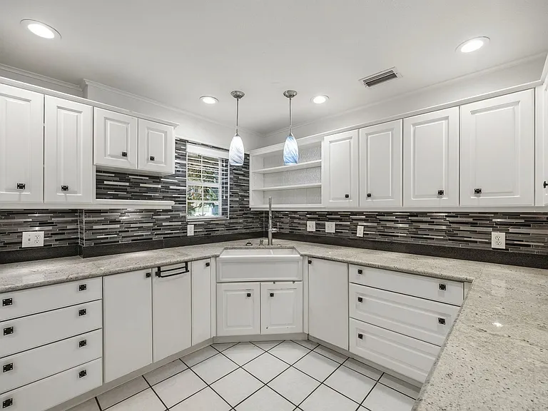 2231 Shadywood Ct — Photo 16