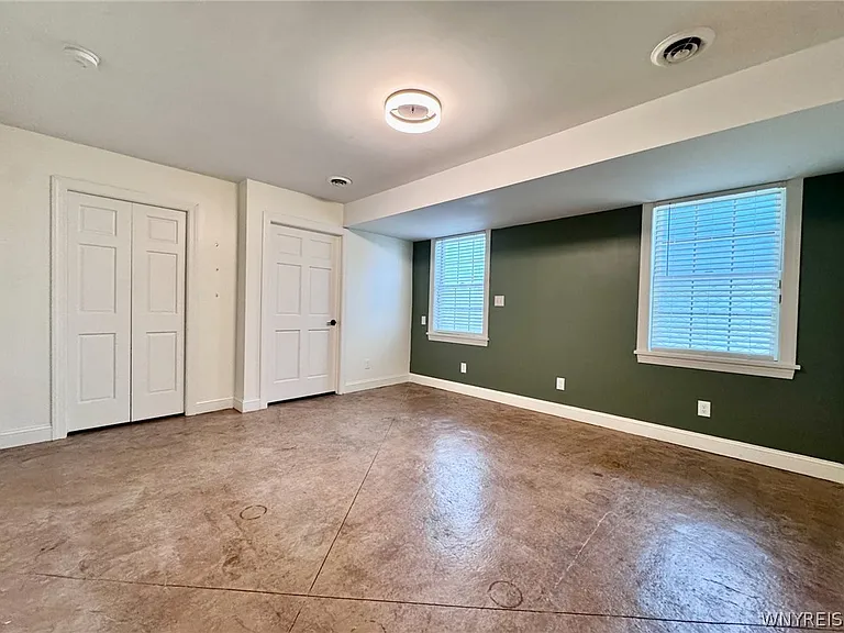 762 Columbus Pkwy — Photo 13