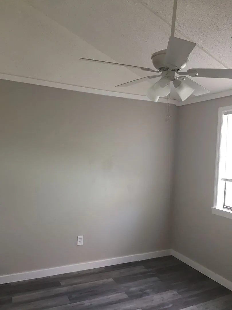1927D Iron Street, renovated 1 bedroom — Photo 2