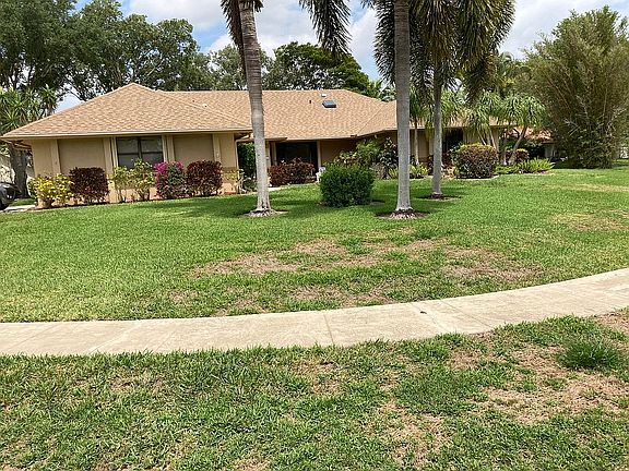 3rd image of 15265 Meadow Wood Dr