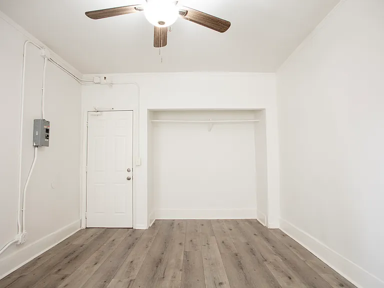 Bixel apts LLC — Photo 7
