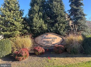 1539 Shannon Dr S, Greencastle, PA 17225