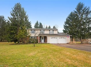 12395 Country Oaks Trl, Chardon, OH 44024