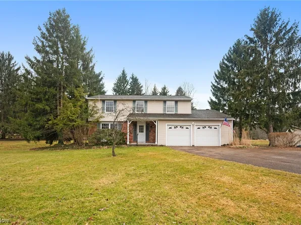 12395 Country Oaks Trl, Chardon, OH 44024