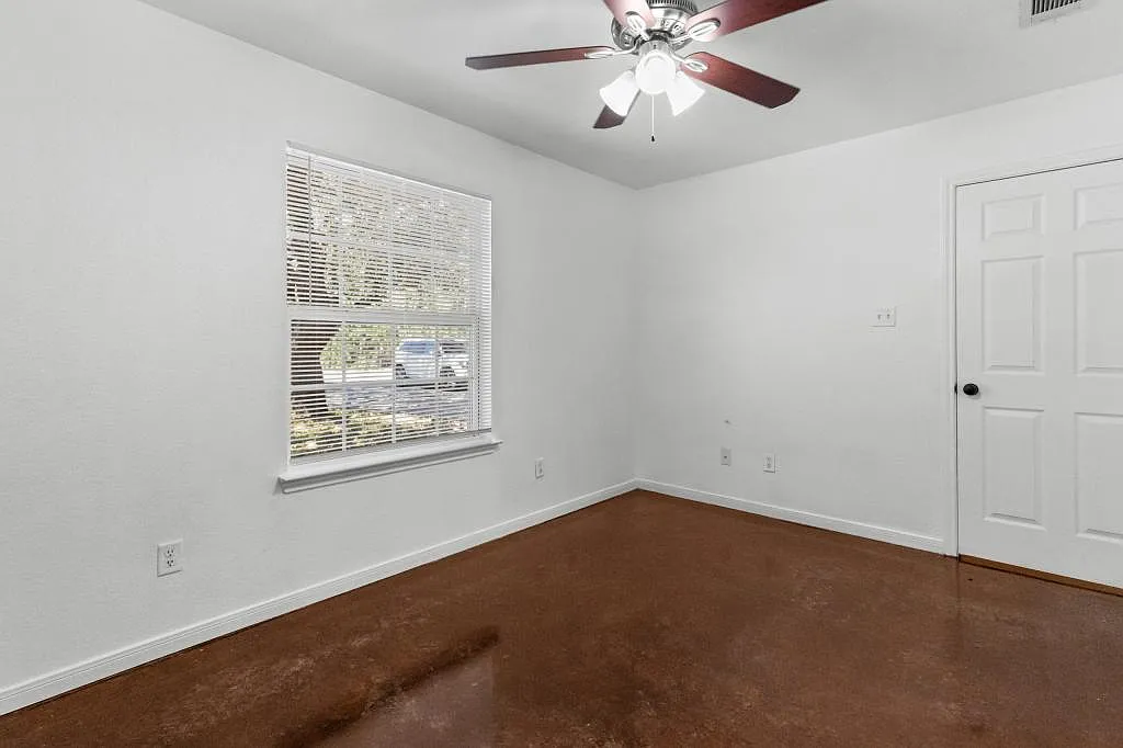 1615 Libby Ln — Photo 2