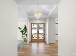 1534 Woodgate Dr, Saint Louis, MO 63131