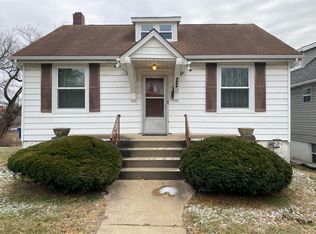 3202 Byron Pl, Saint Louis, MO 63143