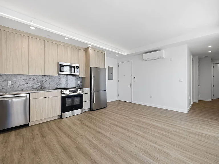 100 Sullivan Pl #601 — Photo 4