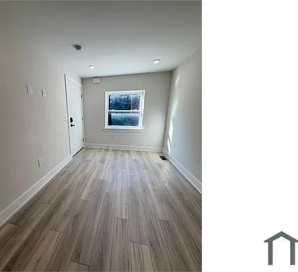 3 bed, 850 sqft, $2,100 — Photo 2