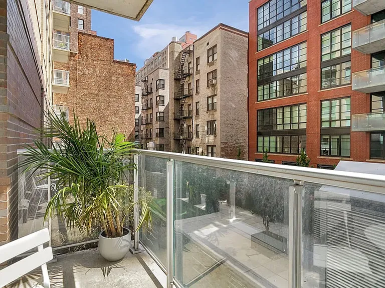260 W 26th St #4U — Photo 9