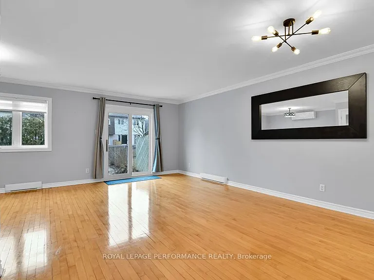 1286 Cedarcroft Cres — Photo 9