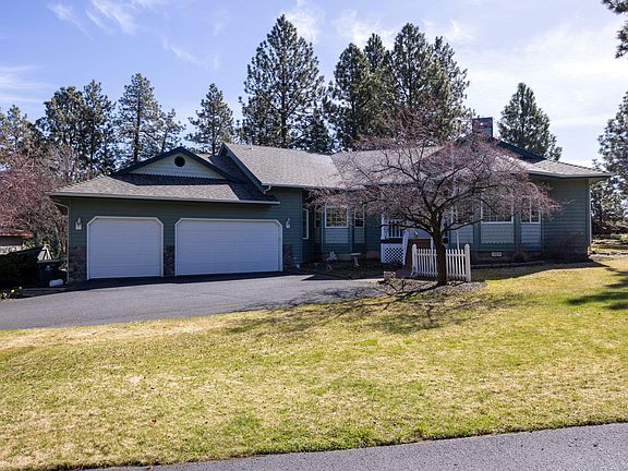 2nd image of 21185 SE Claremont Ct