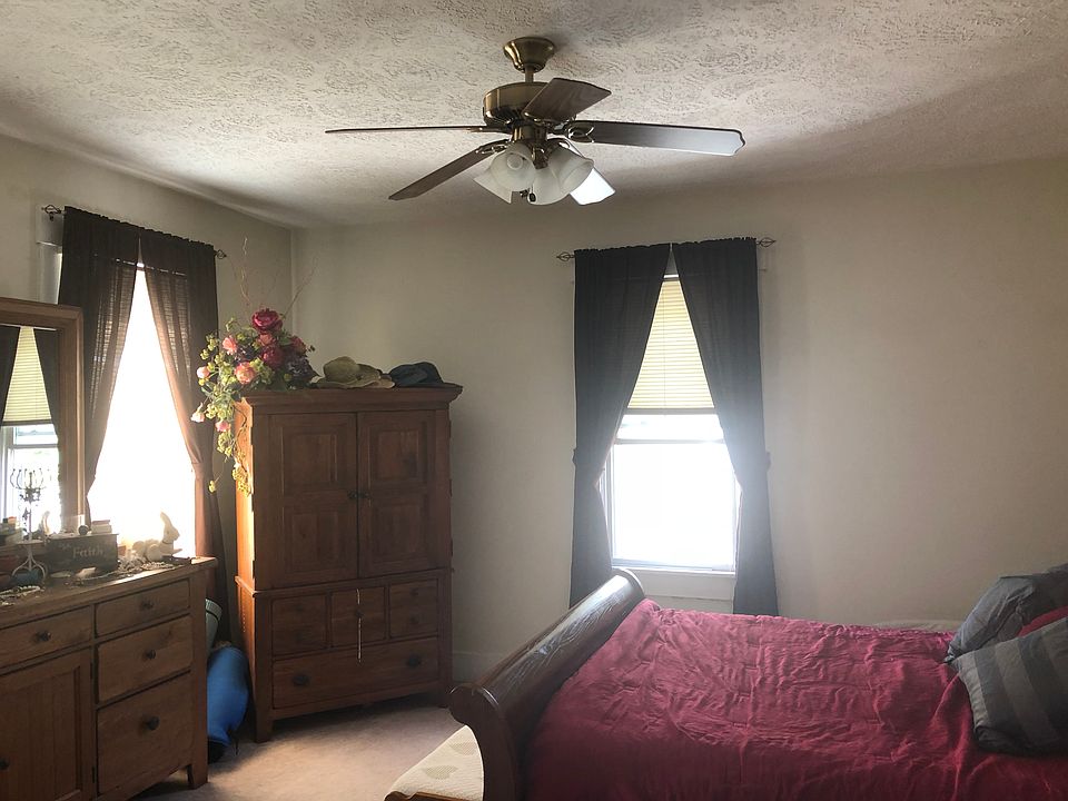 1st image of 615 E 7th St