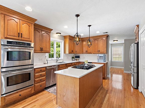 5th image of 36 Highridge Rd