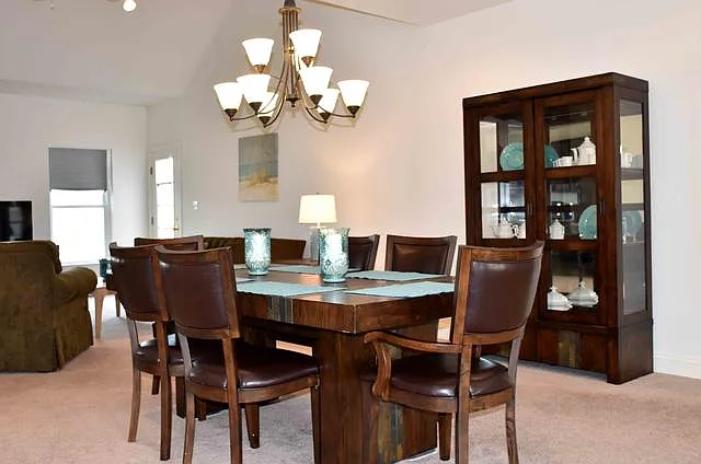 4 bed, 2800 sqft, $2,900 — Photo 3