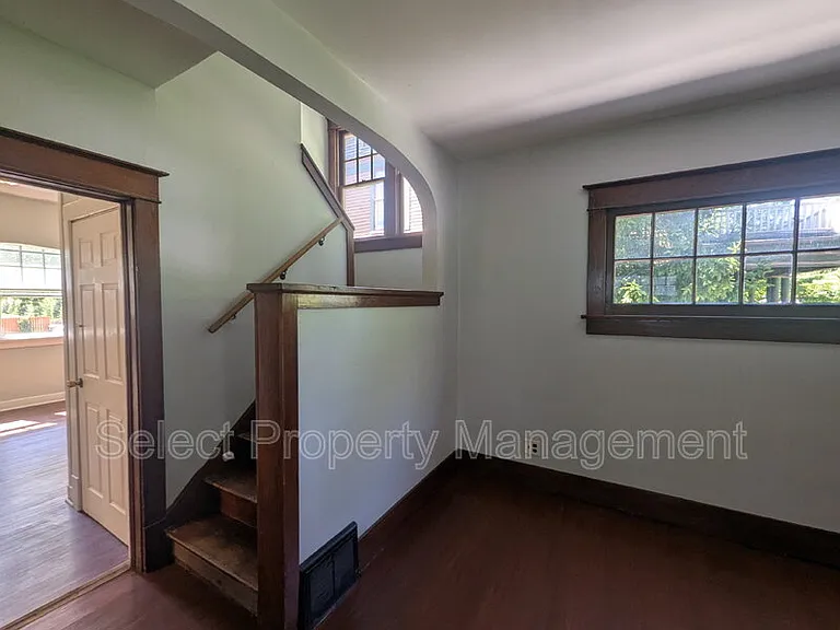 2526 Hoagland Ave — Photo 10