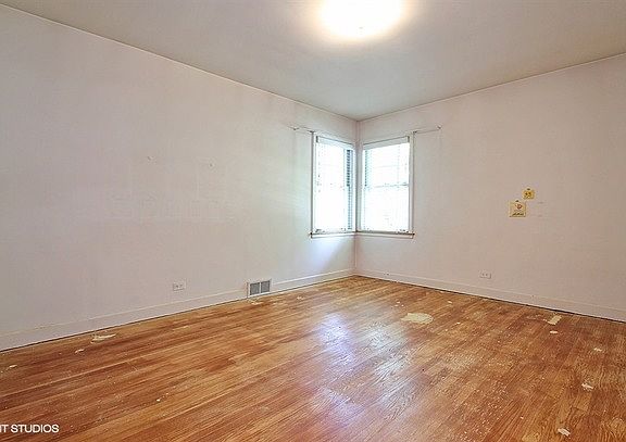 5th image of 7450 Lamon Ave