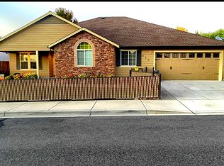 610 Nottingham Ter, Eagle Pt, OR 97524