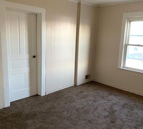 5th image of 310 1/2 Linden St