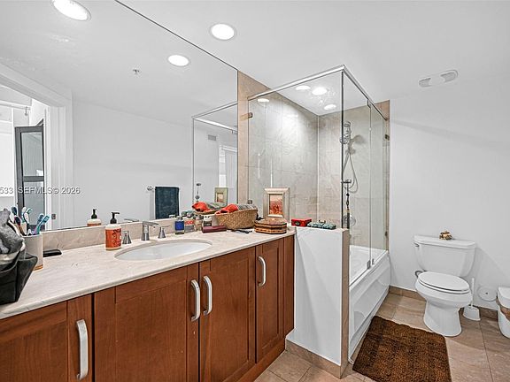 4th image of 7728 Collins Ave