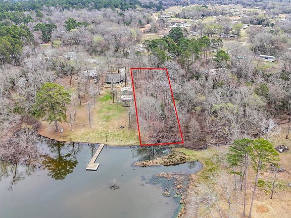 2nd image of 915 Red Bud Cir