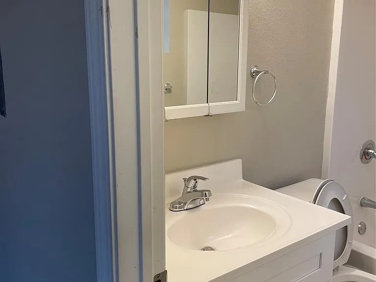 6414 Sloan St #7 — Photo 10