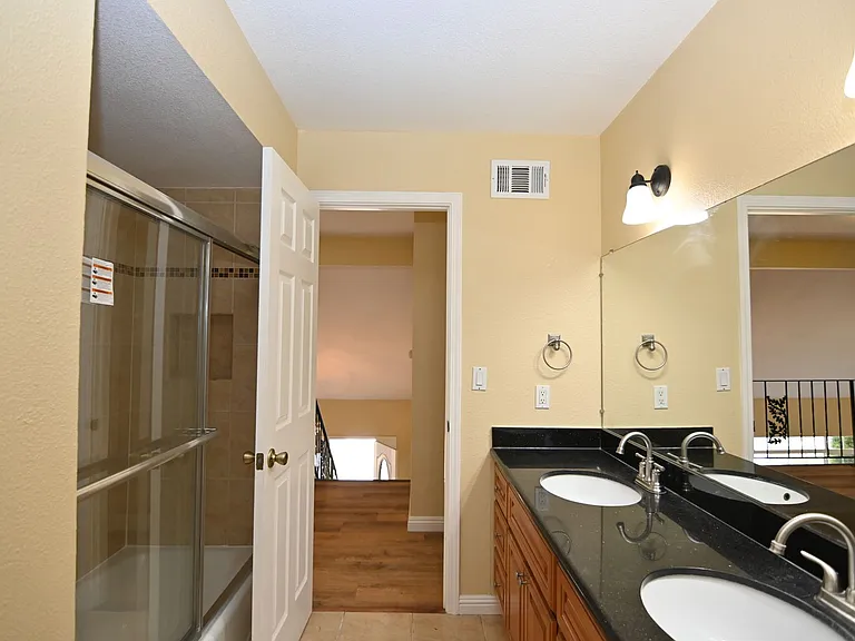 398 Roan St — Photo 23