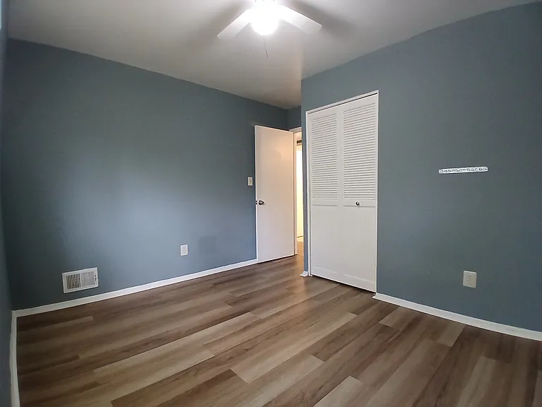 25722 Carlysle St — Photo 11
