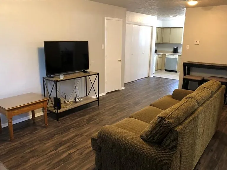 1104 Spring Loop #C — Photo 3