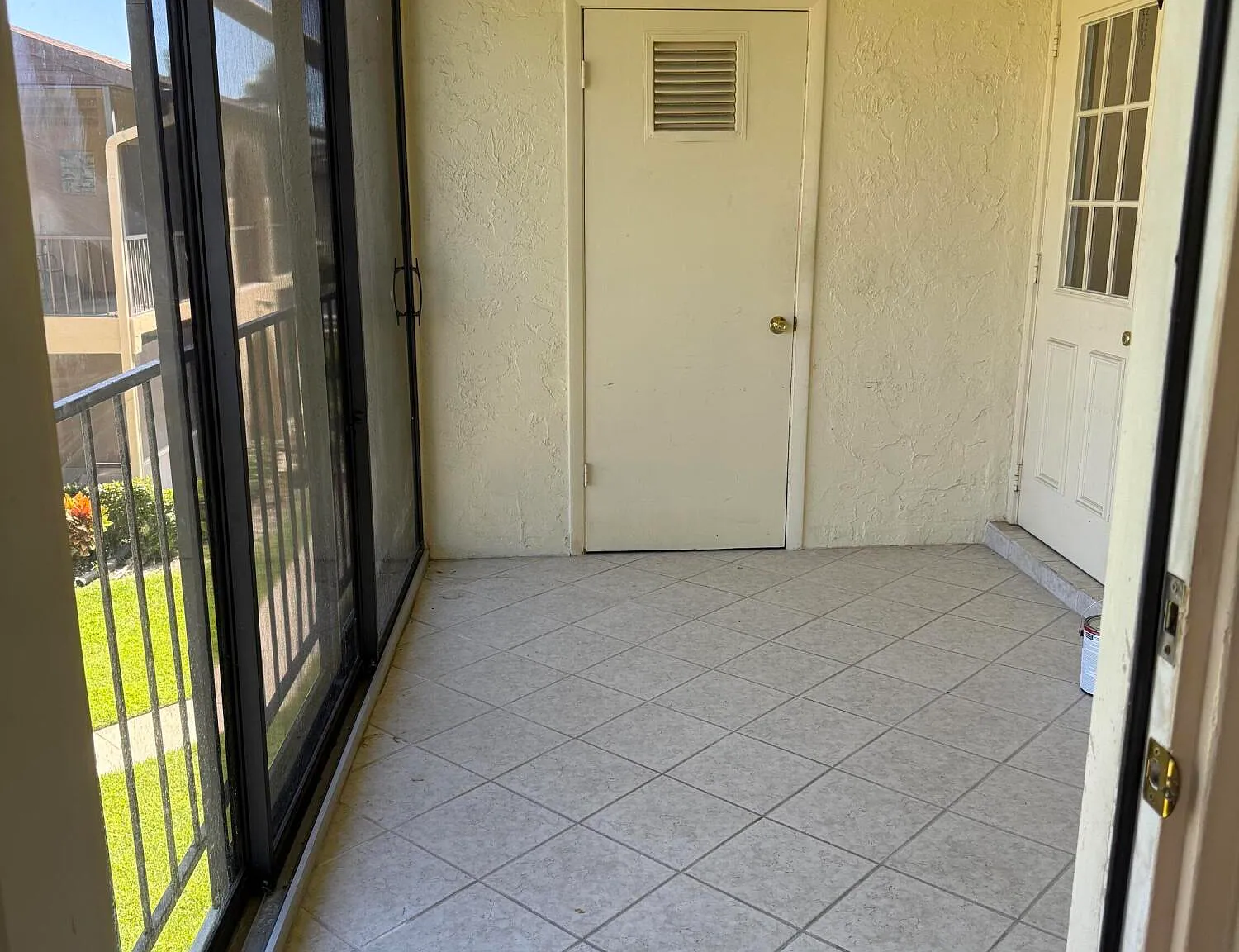 211A2 — Photo 2