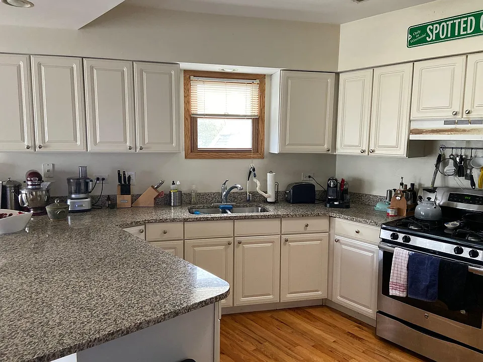 Kitchen - angle 2