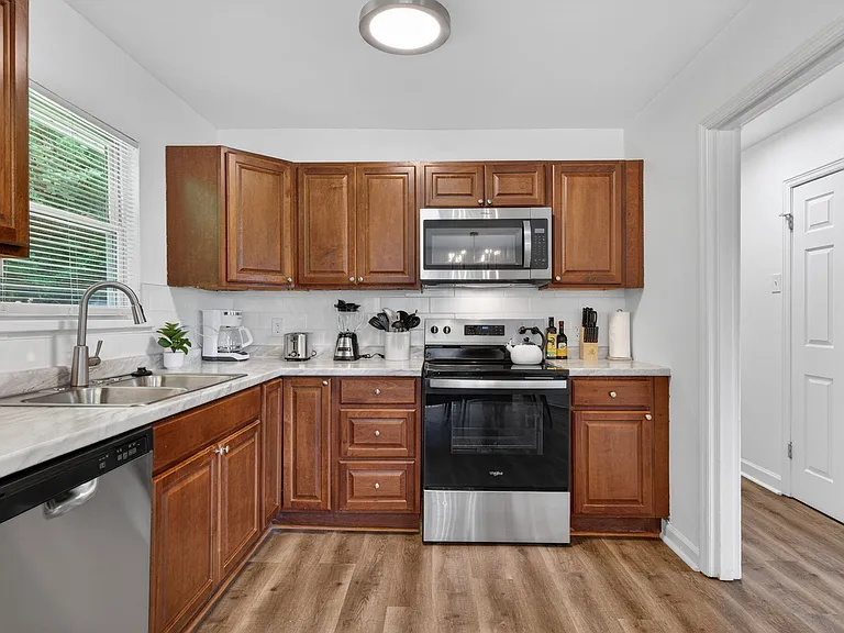 16 Lansing Ave — Photo 16