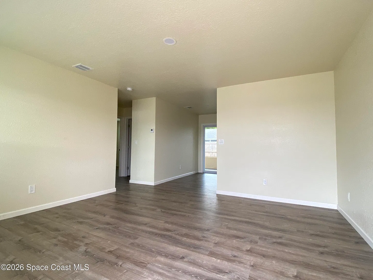 2 bed, 1.5 bath, 820 sqft, $1,600 — Photo 3