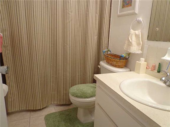 5th image of 1725 Turner St