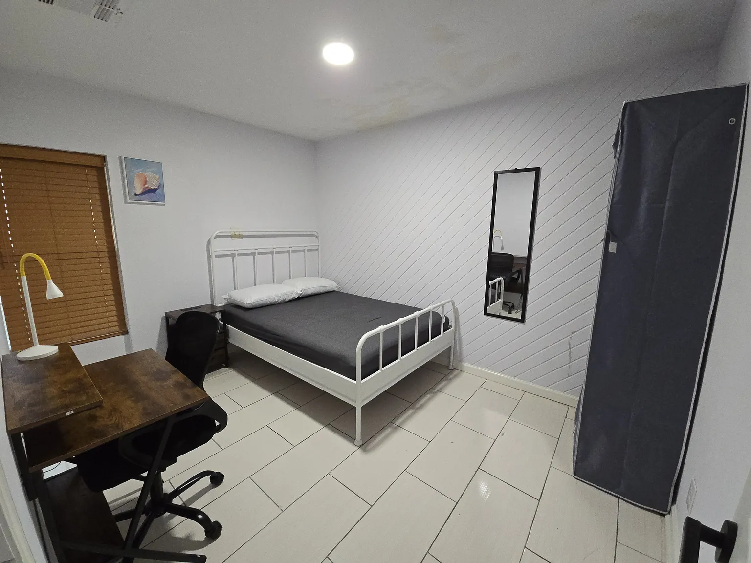 7 bed, 2194 sqft, $700 — Photo 2