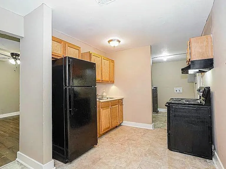 Charming 3 Bed, 1 Bath Single Family Home in Columbus, OH - $1195 — Photo 1