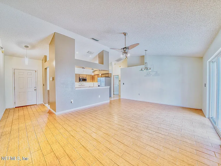 5628 Loma Vista Dr W — Photo 16